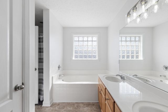 1014 Somerville Dr, Cottontown, TN 37048