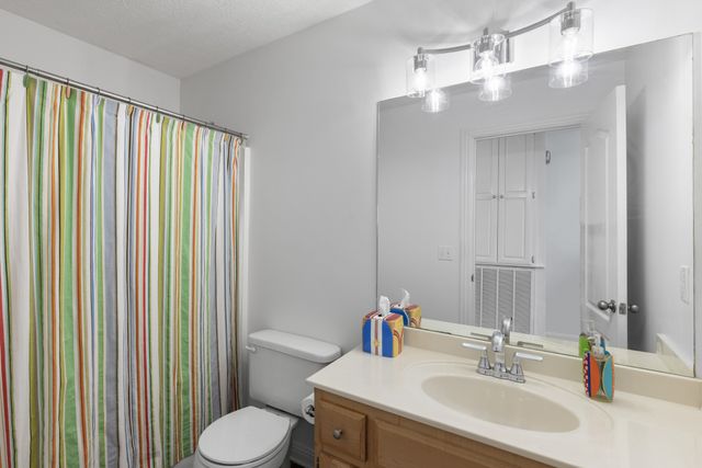 1014 Somerville Dr, Cottontown, TN 37048