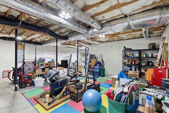 1014 Somerville Dr, Cottontown, TN 37048