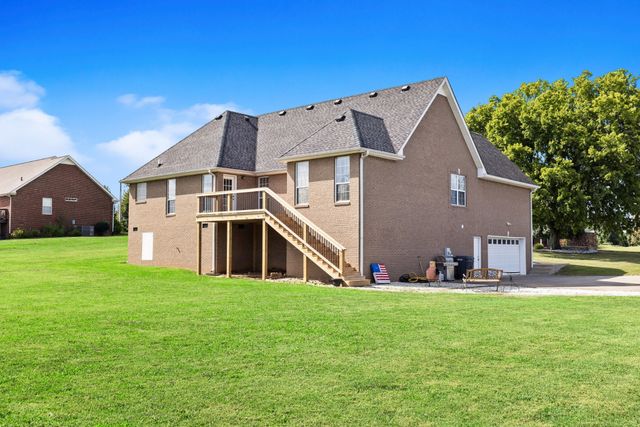 1014 Somerville Dr, Cottontown, TN 37048