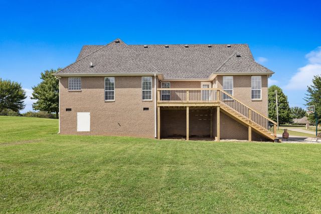 1014 Somerville Dr, Cottontown, TN 37048