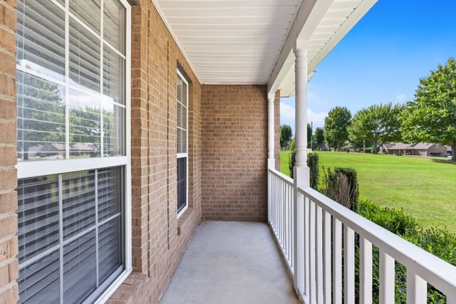 1014 Somerville Dr, Cottontown, TN 37048