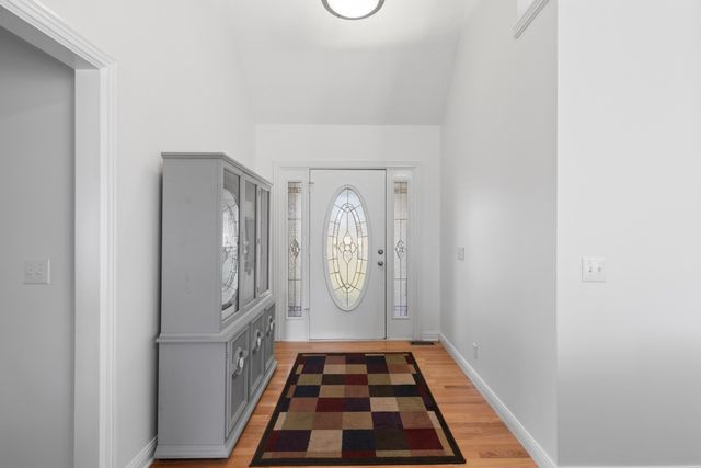 1014 Somerville Dr, Cottontown, TN 37048