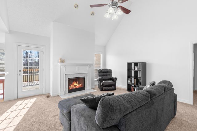 1014 Somerville Dr, Cottontown, TN 37048