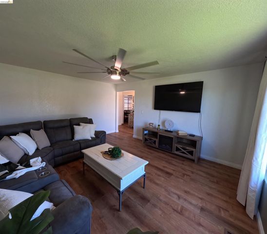 4397 Palo Verde Dr, Pittsburg, CA 94565