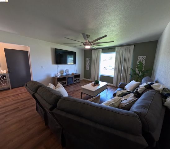4397 Palo Verde Dr, Pittsburg, CA 94565