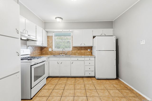 214 EARLYWAY DR, San Antonio, TX 78233