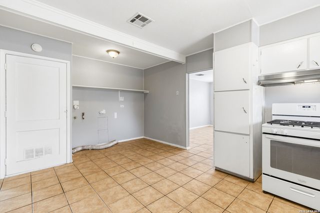 214 EARLYWAY DR, San Antonio, TX 78233