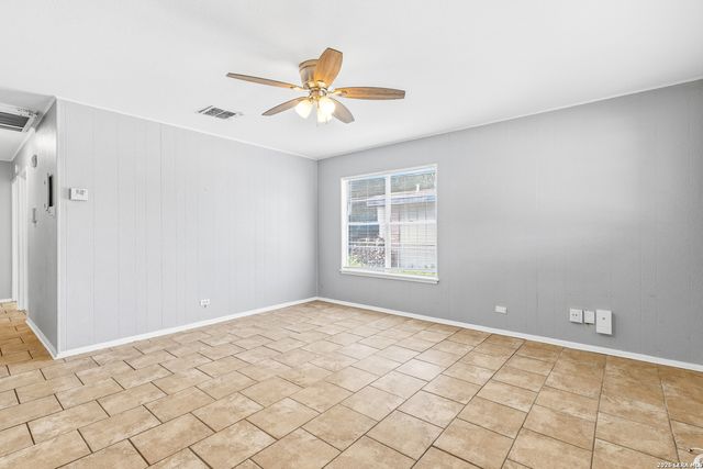 214 EARLYWAY DR, San Antonio, TX 78233