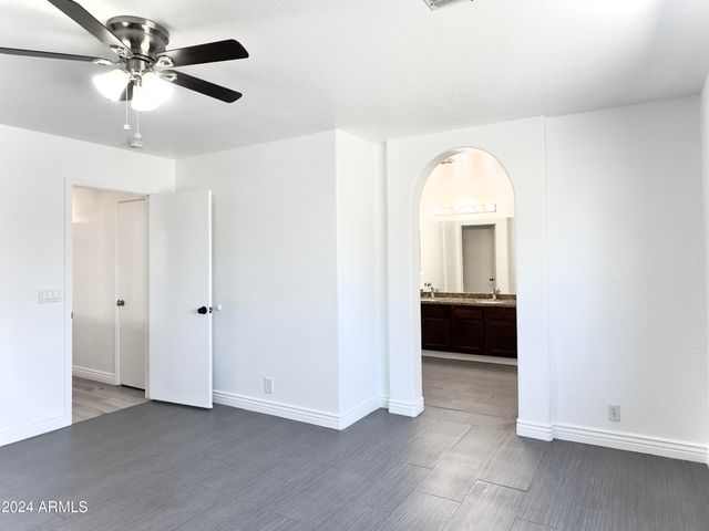 1360 S PORTLAND Avenue, Gilbert, AZ 85296