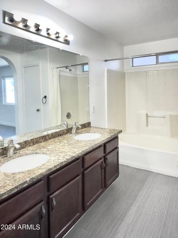 1360 S PORTLAND Avenue, Gilbert, AZ 85296