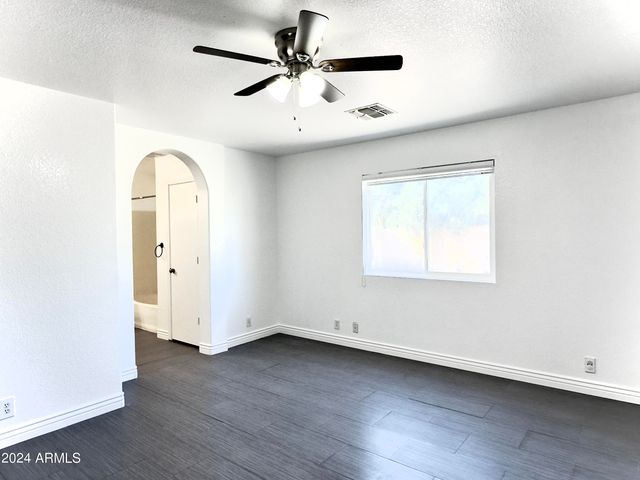 1360 S PORTLAND Avenue, Gilbert, AZ 85296