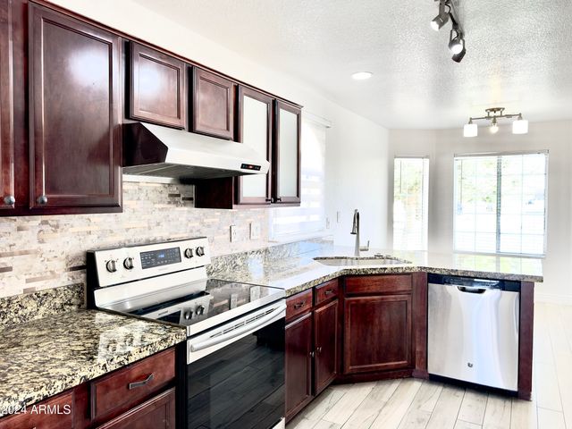 1360 S PORTLAND Avenue, Gilbert, AZ 85296