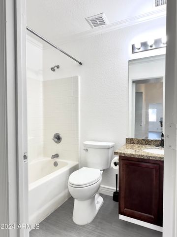 1360 S PORTLAND Avenue, Gilbert, AZ 85296