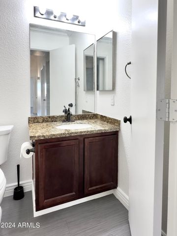 1360 S PORTLAND Avenue, Gilbert, AZ 85296