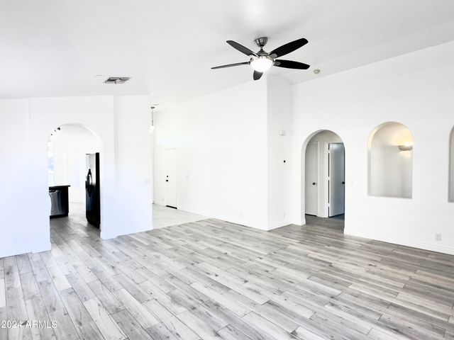 1360 S PORTLAND Avenue, Gilbert, AZ 85296