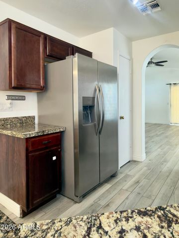 1360 S PORTLAND Avenue, Gilbert, AZ 85296
