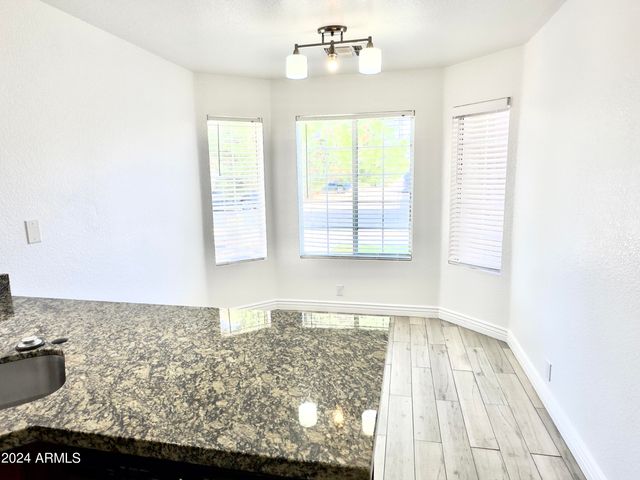 1360 S PORTLAND Avenue, Gilbert, AZ 85296