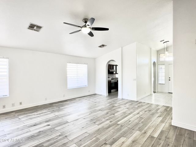 1360 S PORTLAND Avenue, Gilbert, AZ 85296