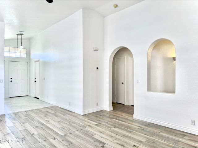 1360 S PORTLAND Avenue, Gilbert, AZ 85296