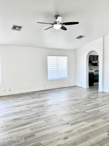1360 S PORTLAND Avenue, Gilbert, AZ 85296