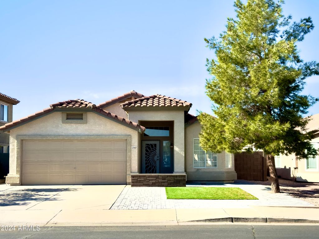 1360 S PORTLAND Avenue, Gilbert, AZ 85296