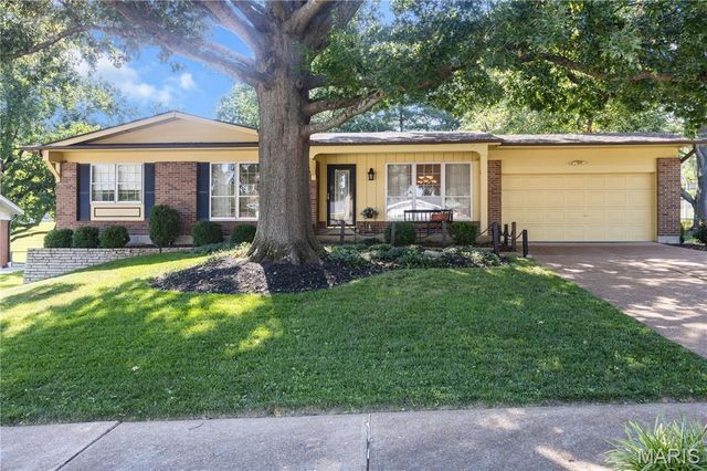 9218 Laramie Drive, St Louis, MO 63126
