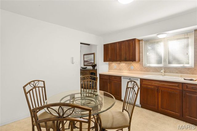 9218 Laramie Drive, St Louis, MO 63126