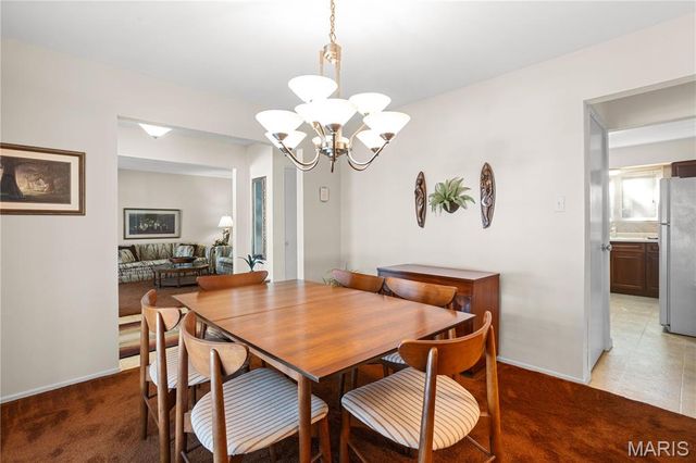 9218 Laramie Drive, St Louis, MO 63126