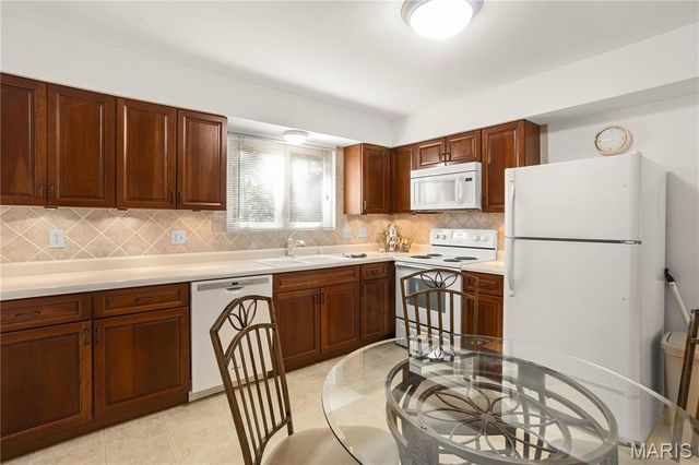 9218 Laramie Drive, St Louis, MO 63126