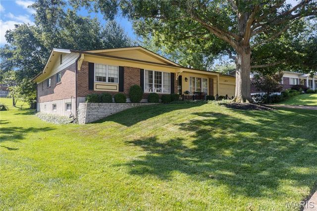 9218 Laramie Drive, St Louis, MO 63126
