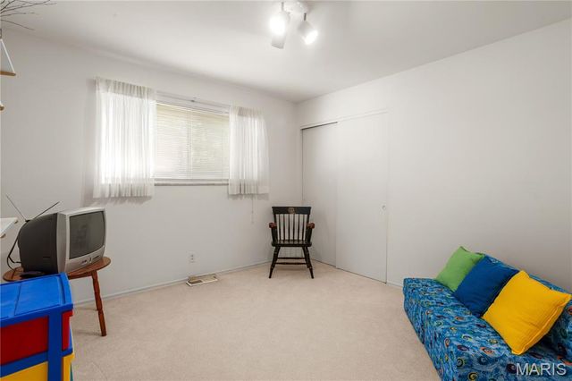 9218 Laramie Drive, St Louis, MO 63126