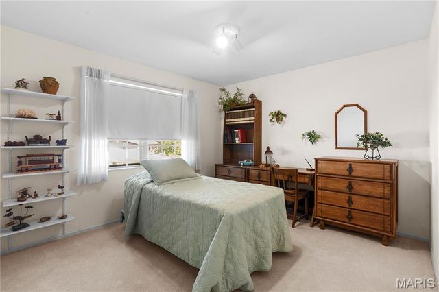 9218 Laramie Drive, St Louis, MO 63126