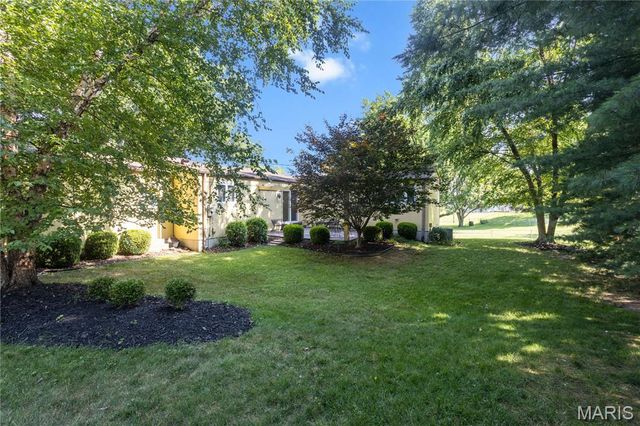 9218 Laramie Drive, St Louis, MO 63126