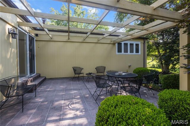 9218 Laramie Drive, St Louis, MO 63126
