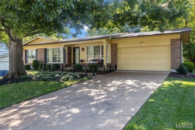 9218 Laramie Drive, St Louis, MO 63126