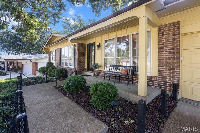 9218 Laramie Drive, St Louis, MO 63126