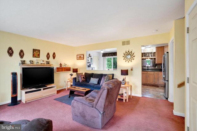 9 KATIE CT, Stewartstown, PA 17363