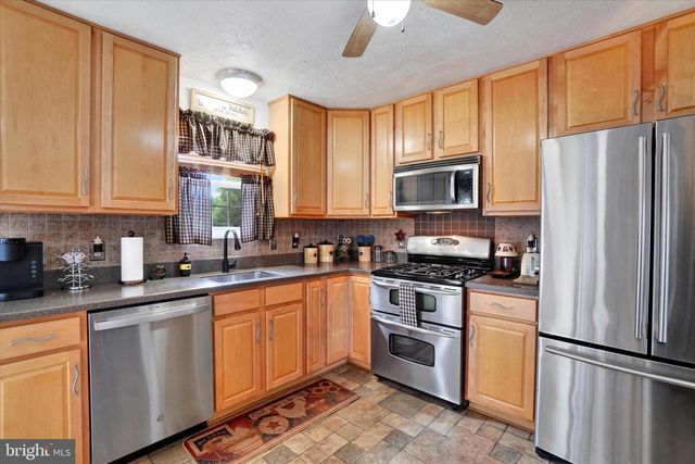 9 KATIE CT, Stewartstown, PA 17363