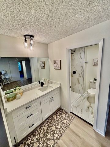 11151 Cottonwood Drive 19C, Palos Hills, IL 60465