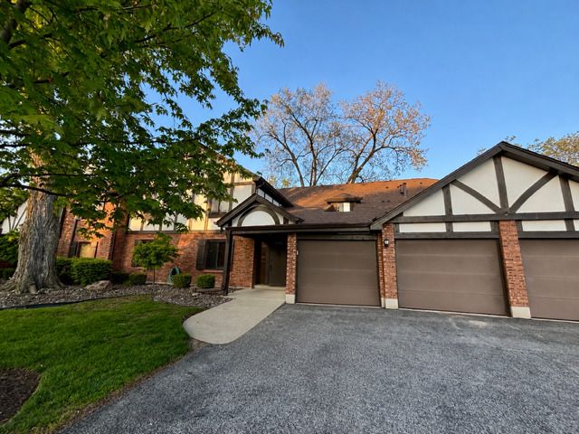 11151 Cottonwood Drive 19C, Palos Hills, IL 60465