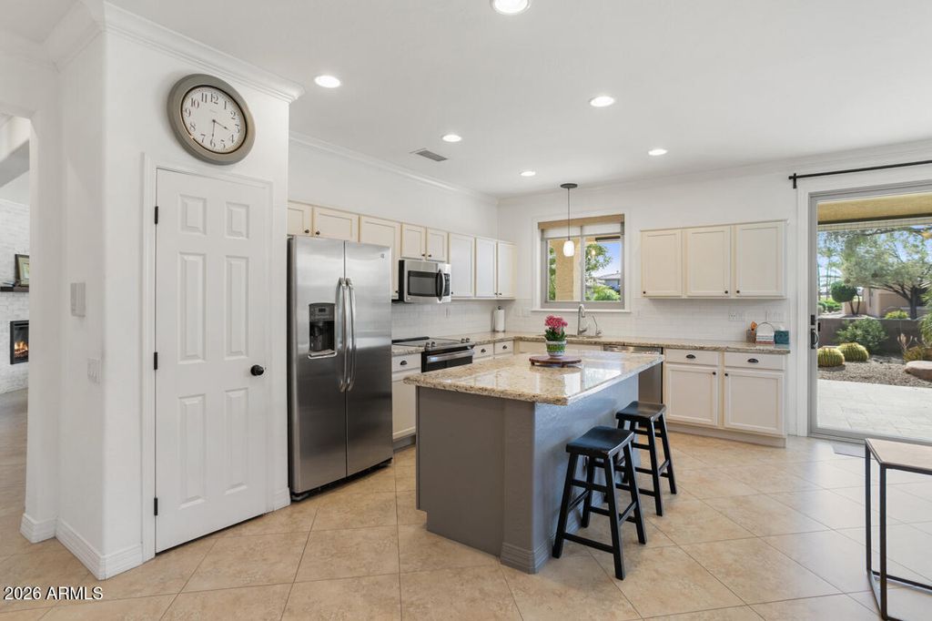 Image 15 of property listing at 19540 N WESSEX Drive, Surprise, AZ 85387