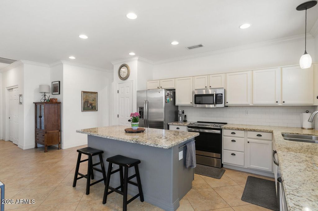 Image 16 of property listing at 19540 N WESSEX Drive, Surprise, AZ 85387