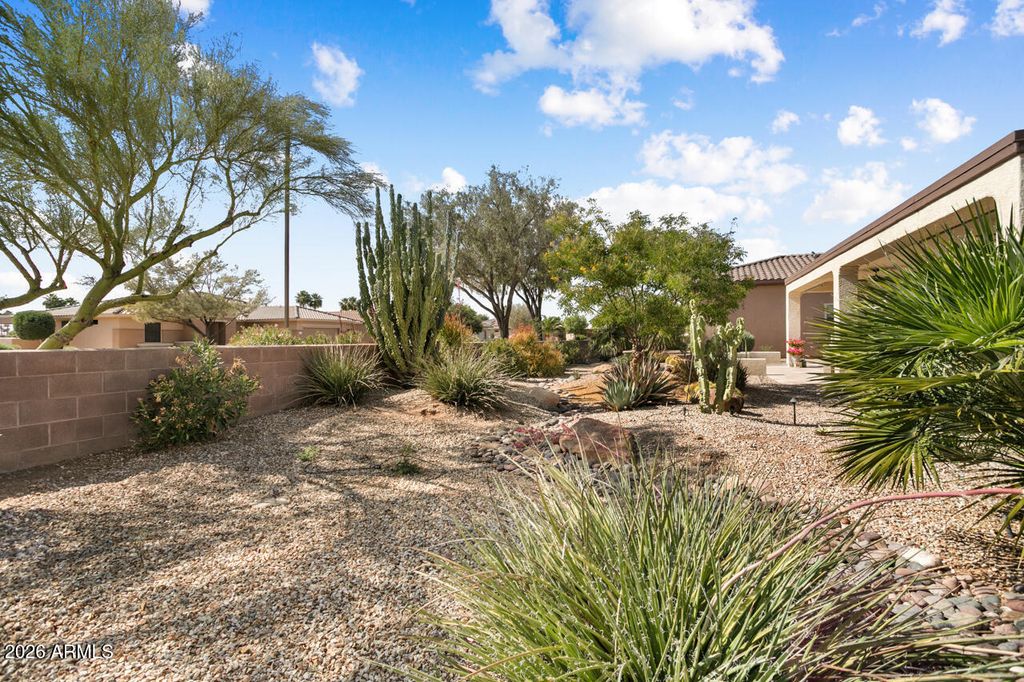 Image 31 of property listing at 19540 N WESSEX Drive, Surprise, AZ 85387