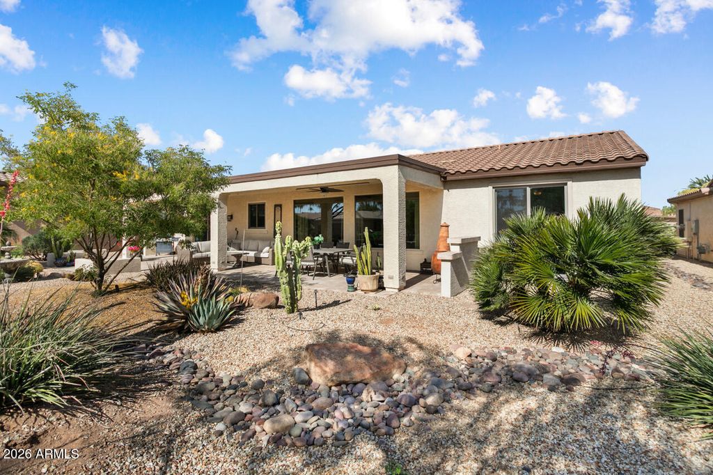 Image 32 of property listing at 19540 N WESSEX Drive, Surprise, AZ 85387