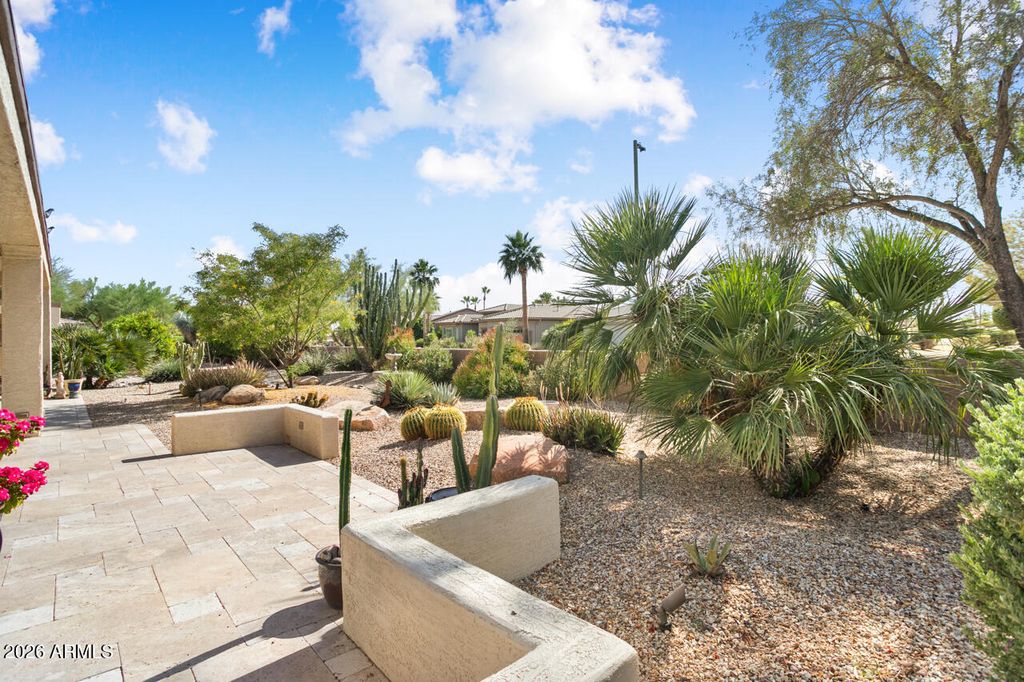 Image 34 of property listing at 19540 N WESSEX Drive, Surprise, AZ 85387