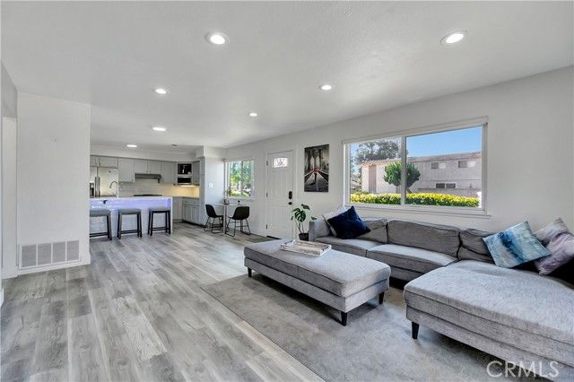 4612 Via Vista Circle 5, Huntington Beach, CA 92649