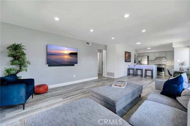 4612 Via Vista Circle 5, Huntington Beach, CA 92649