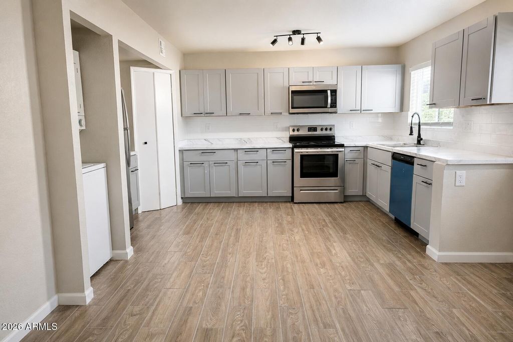 6746 N 43RD Avenue, Glendale, AZ 85301 — photo 5