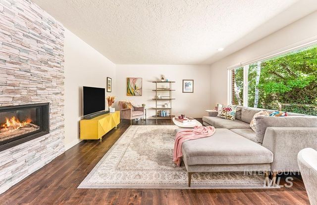 1204 W Highland View Dr, Boise, ID 83702